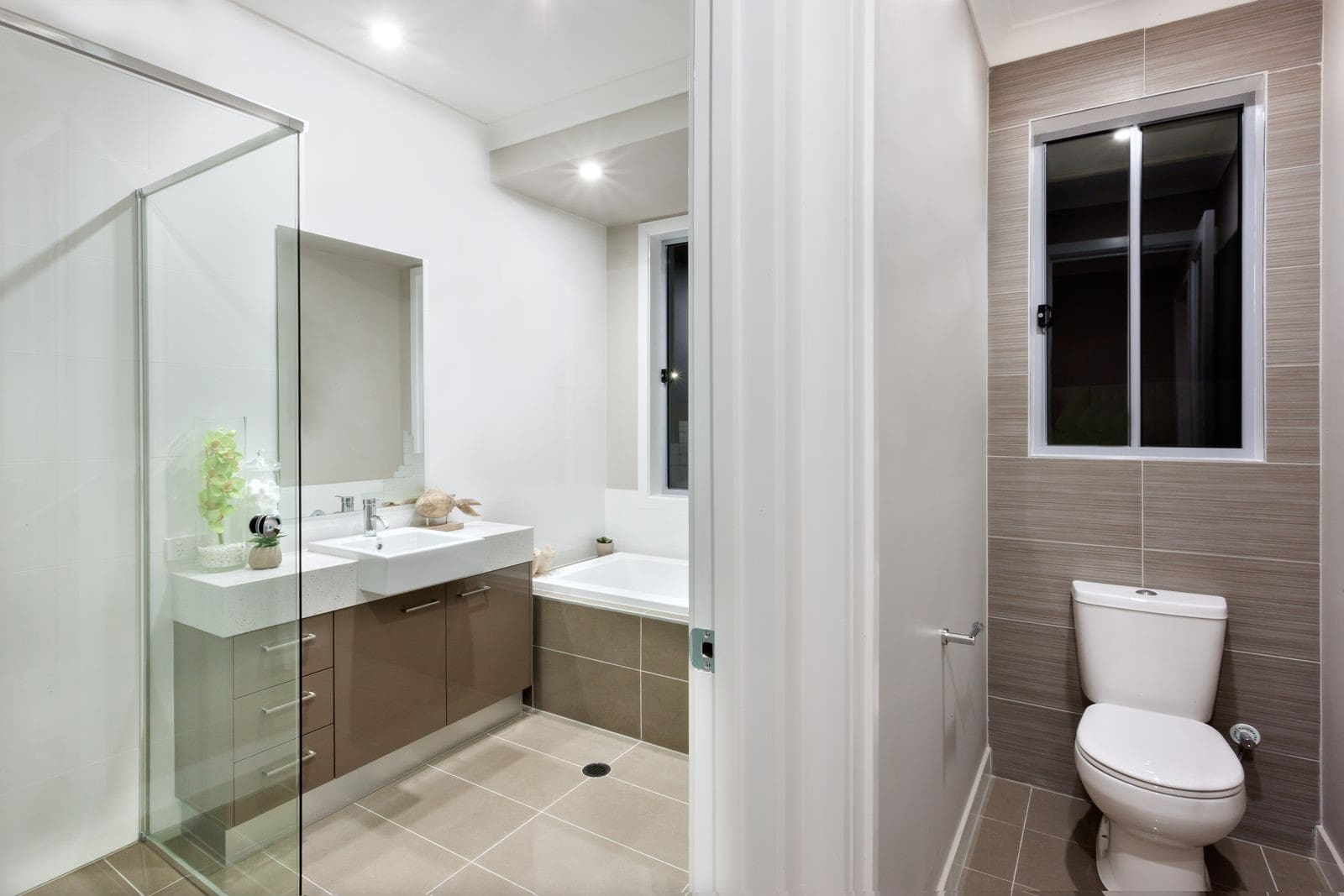 Simple Bathroom Remodeling Tricks that Make Your Space Look Larger